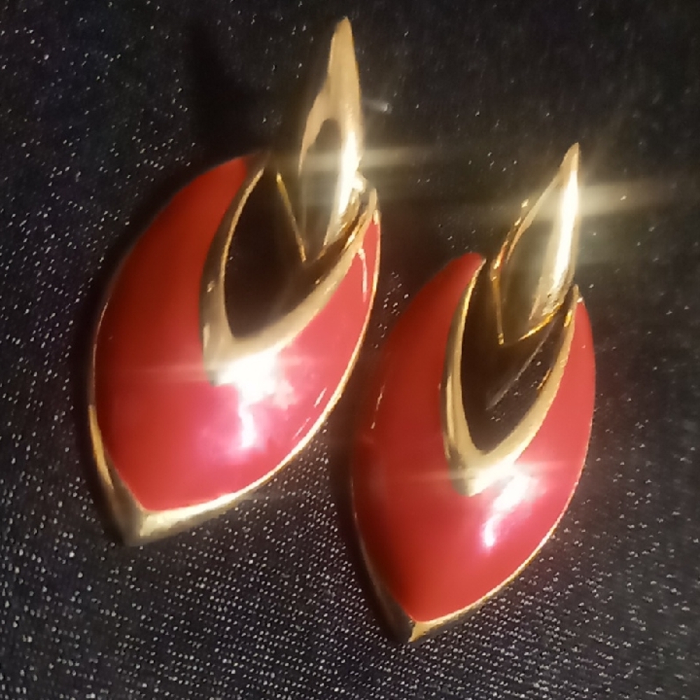 Vintage Red enamel and Gold hinged drop  Earrings like new very stylish